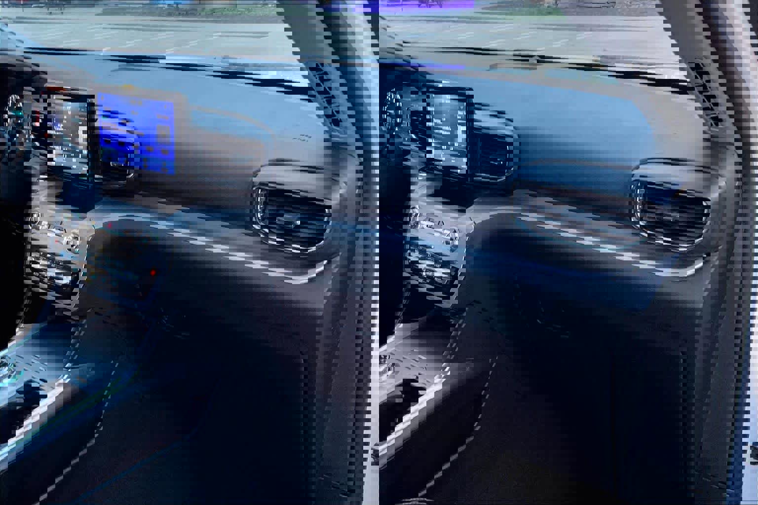 Used 2024 Ford Explorer XLT w/ Equipment Group 202A image 18