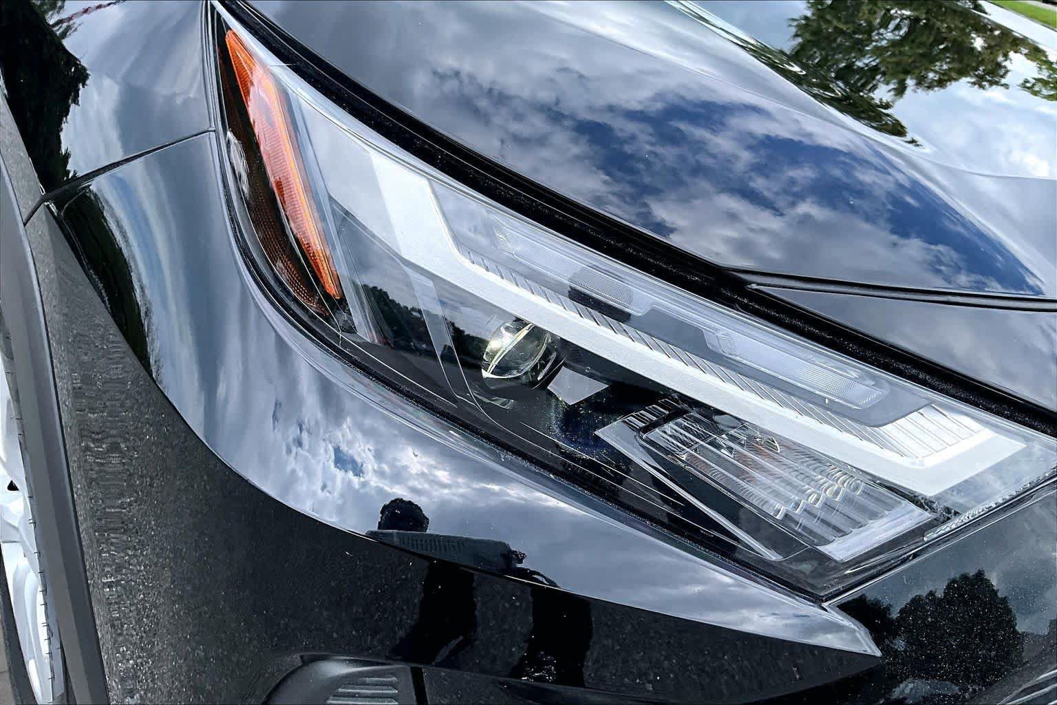 Used 2025 Toyota RAV4 LE AWD/4WD image 27