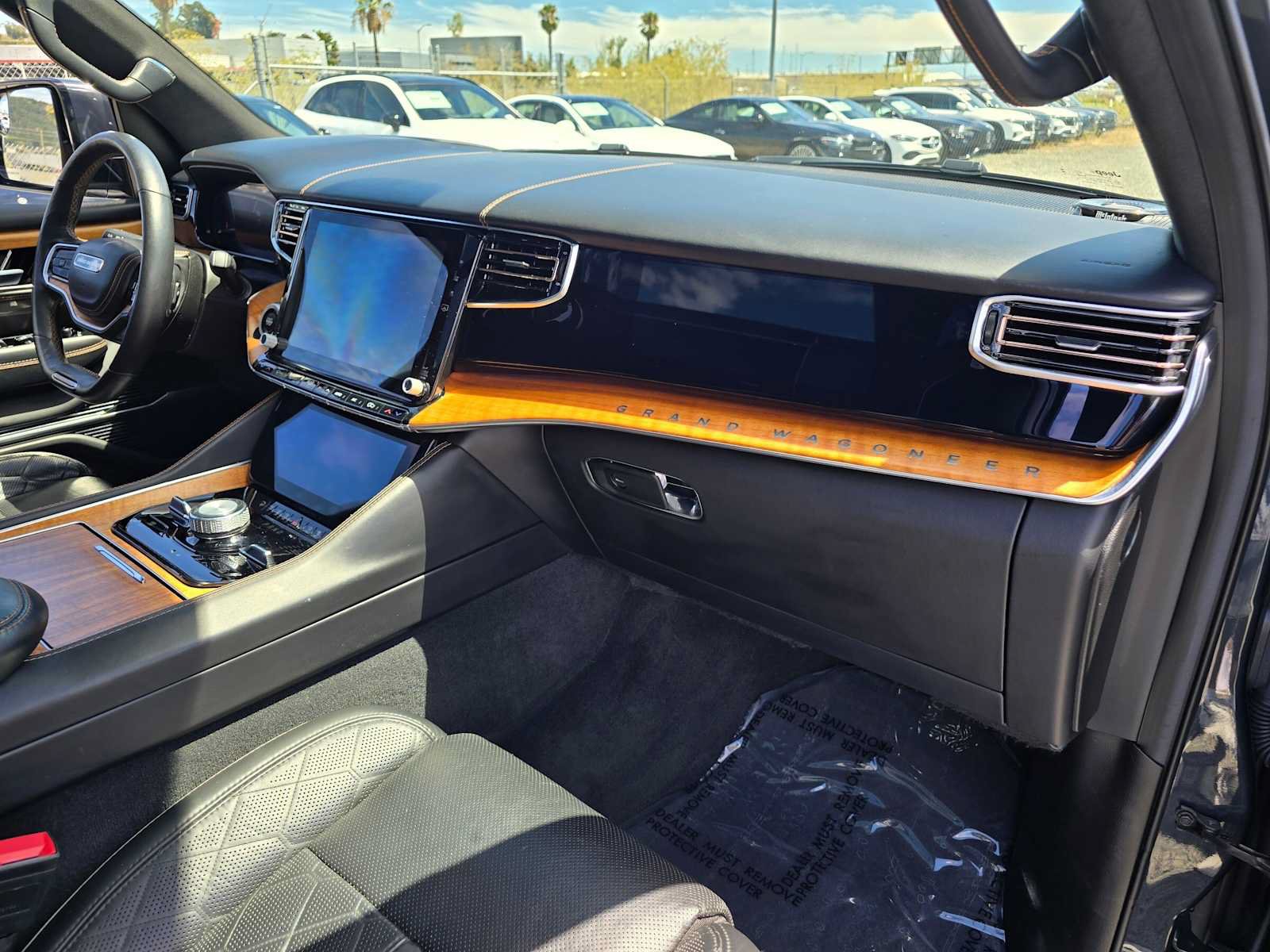 Used 2022 Jeep Grand Wagoneer Series III w/ Rear Seat Video Group 1 AWD/4WD image 9