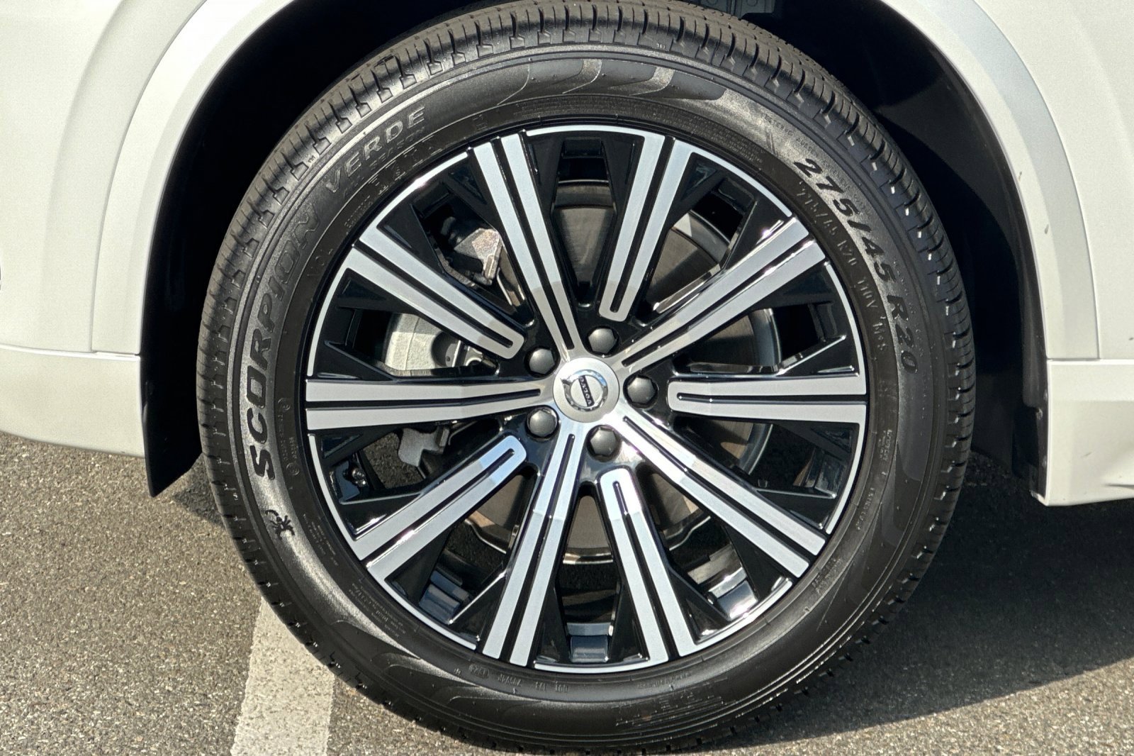 Certified 2025 Volvo XC90 B5 Core w/ Protection Package Premier image 33