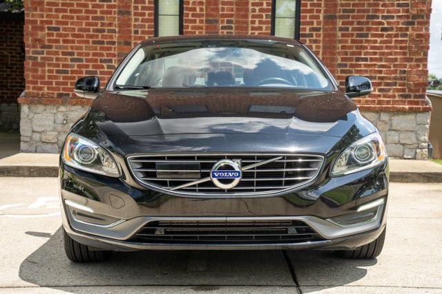 Used 2017 Volvo S60 T5 Inscription Platinum w/ Climate Package FWD image 2