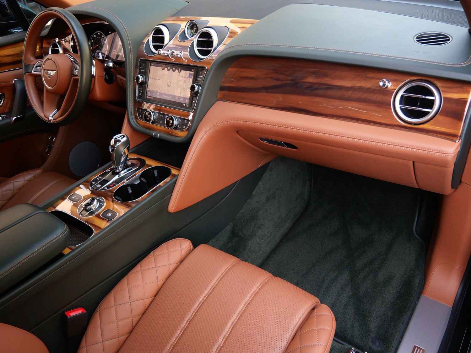 Used 2020 Bentley Bentayga AWD/4WD image 2