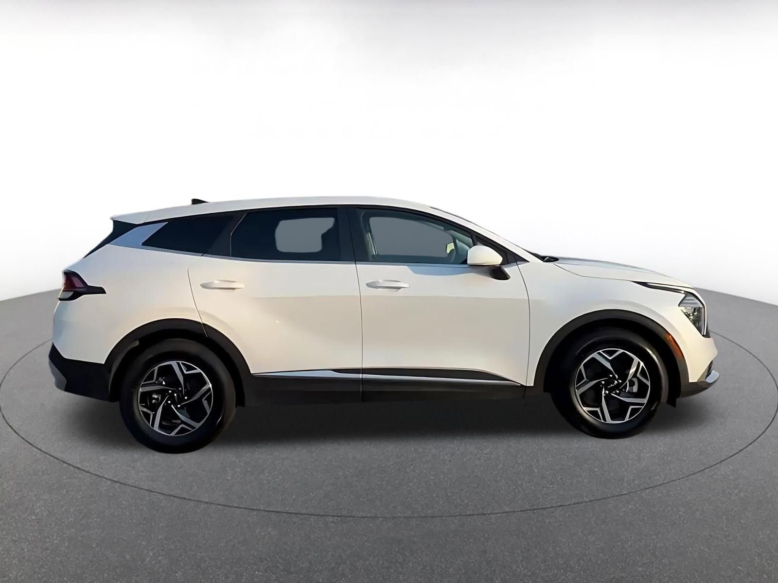 Used 2025 Kia Sportage LX image 16