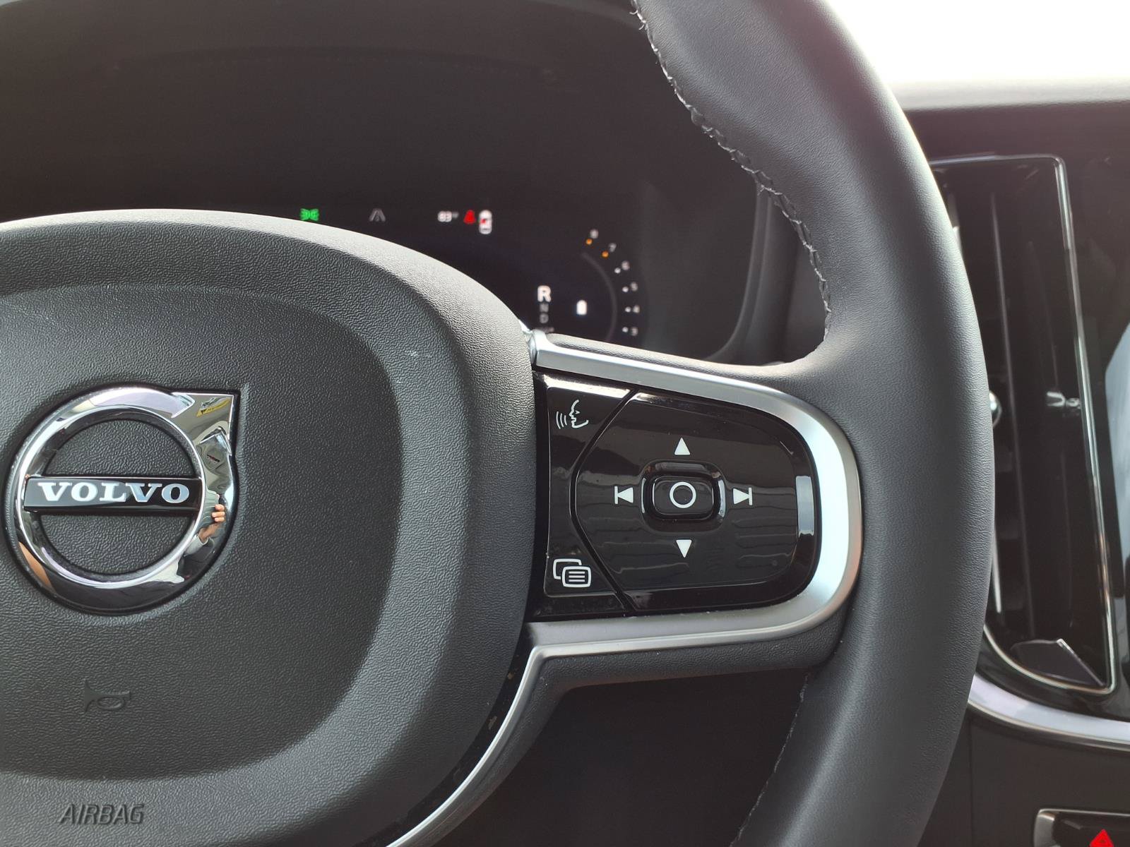 Certified 2024 Volvo S60 B5 Plus FWD image 28