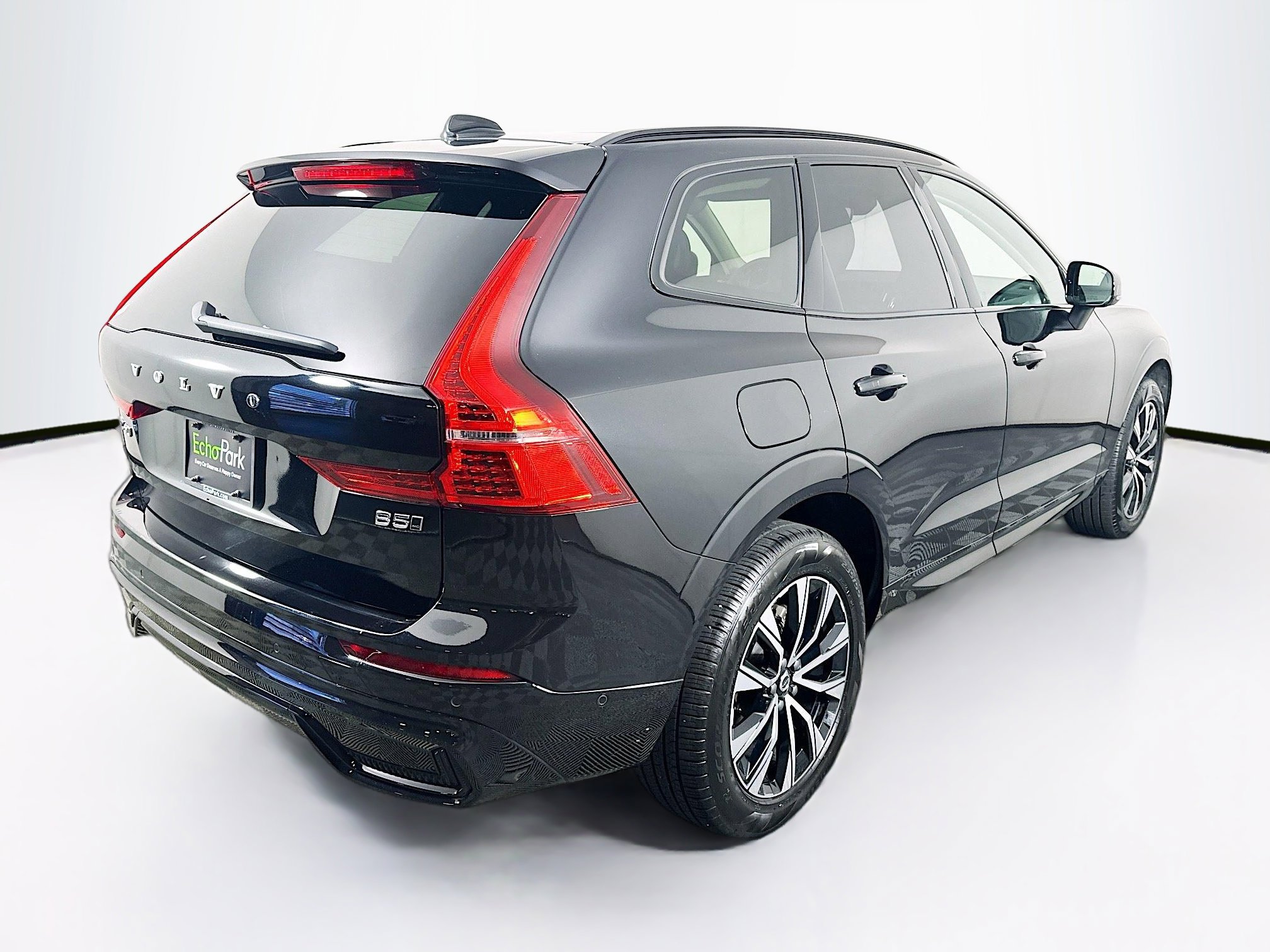 Used 2025 Volvo XC60 B5 Plus w/ Climate Package image 9
