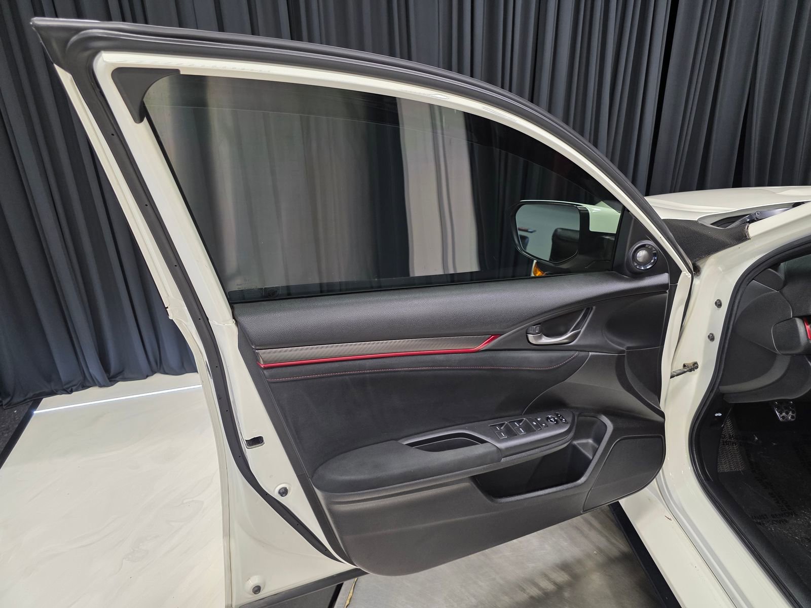 Used 2018 Honda Civic Type R image 14