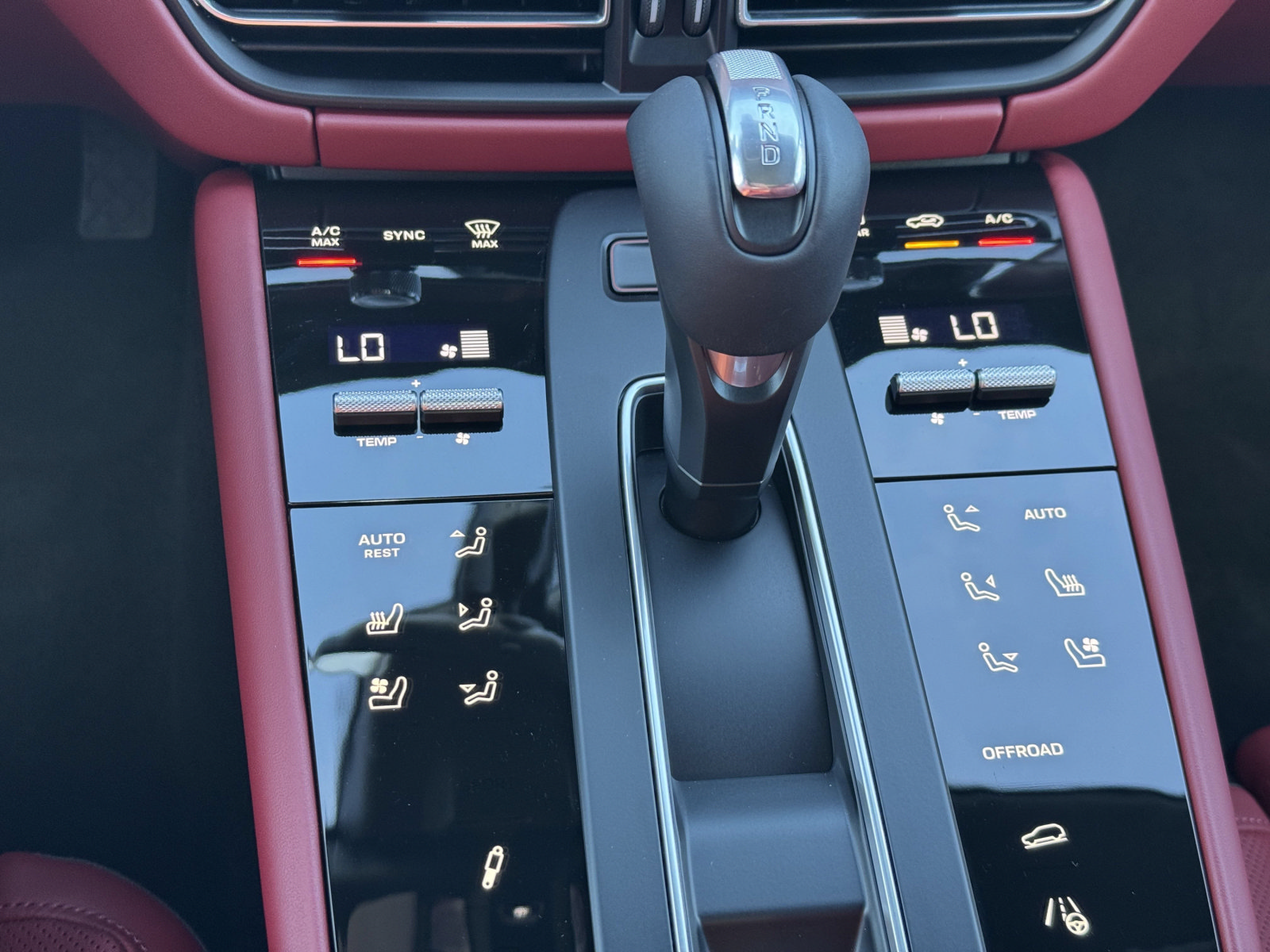 New 2025 Porsche Macan AWD/4WD image 31
