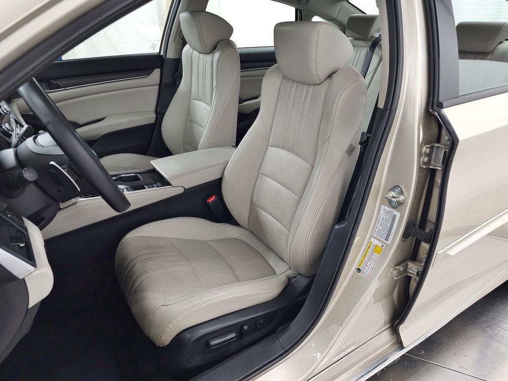 Used 2018 Honda Accord Touring image 15