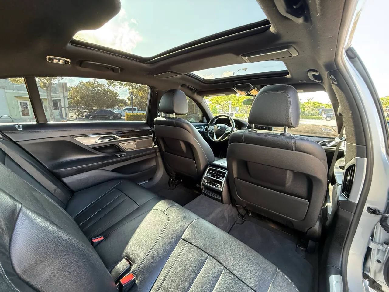 Used 2017 BMW 740i xDrive AWD/4WD image 9