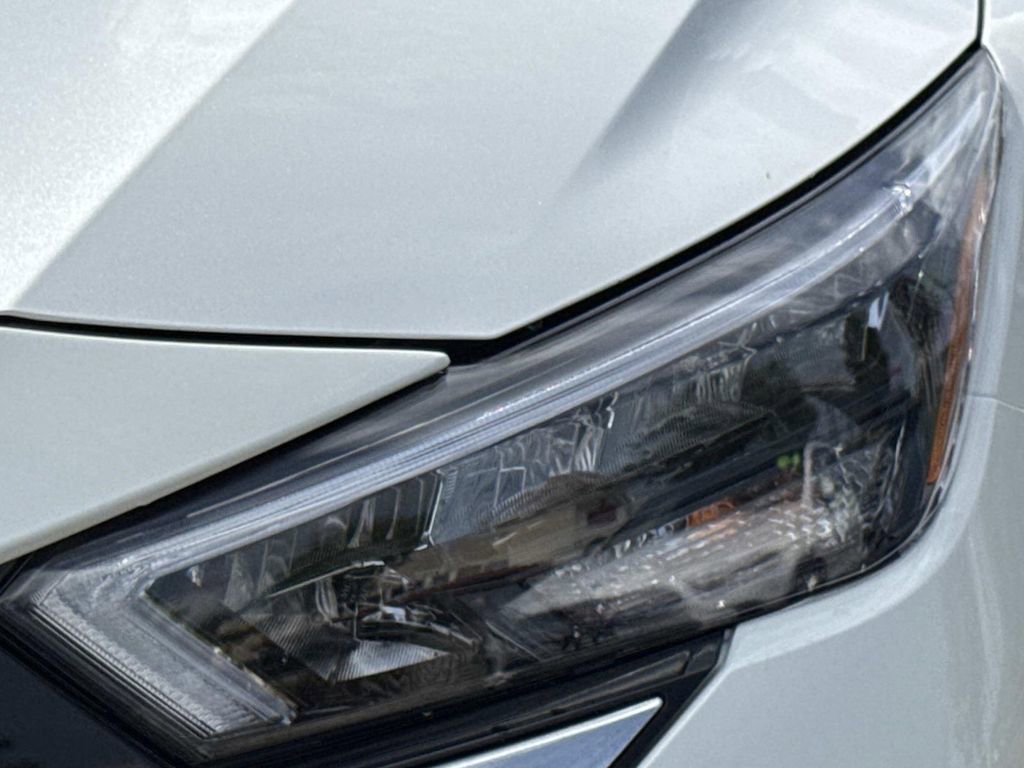 Used 2025 Nissan Versa SV FWD image 10