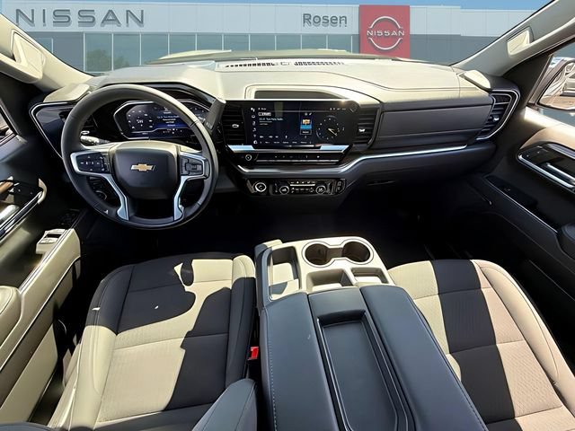Used 2023 Chevrolet Silverado 1500 LT AWD/4WD image 7