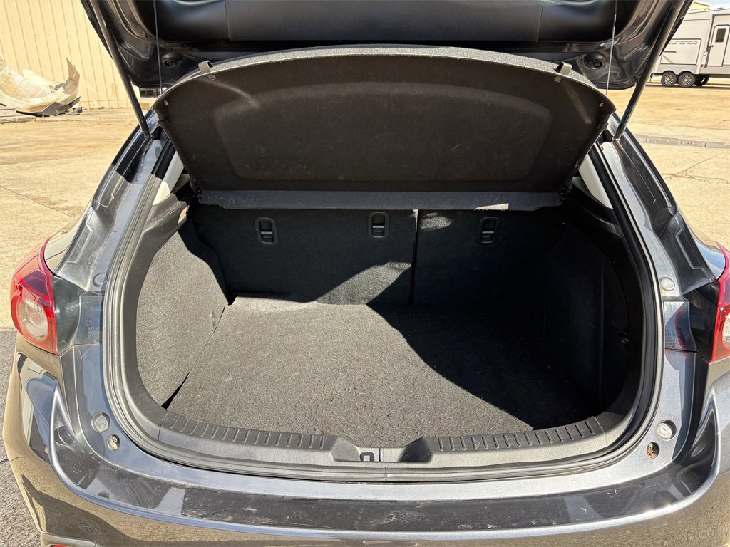 Used 2016 MAZDA MAZDA3 i Touring w/ Popular Equipment Package image 23