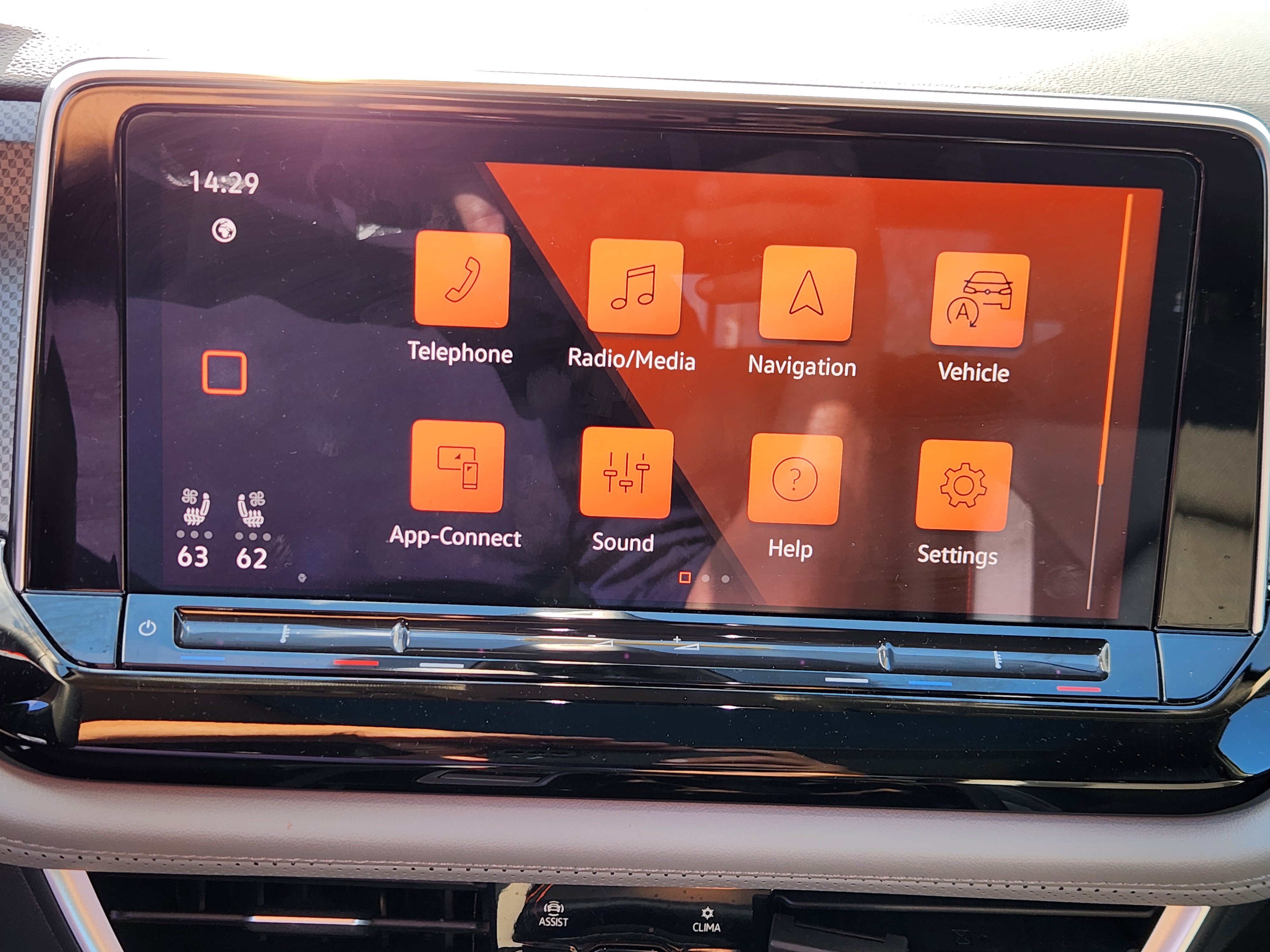 Used 2024 Volkswagen Atlas Peak Edition SE AWD/4WD image 12