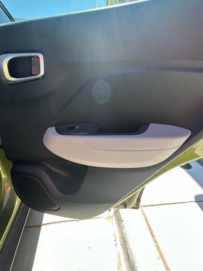 Used 2023 Hyundai Venue SEL image 14