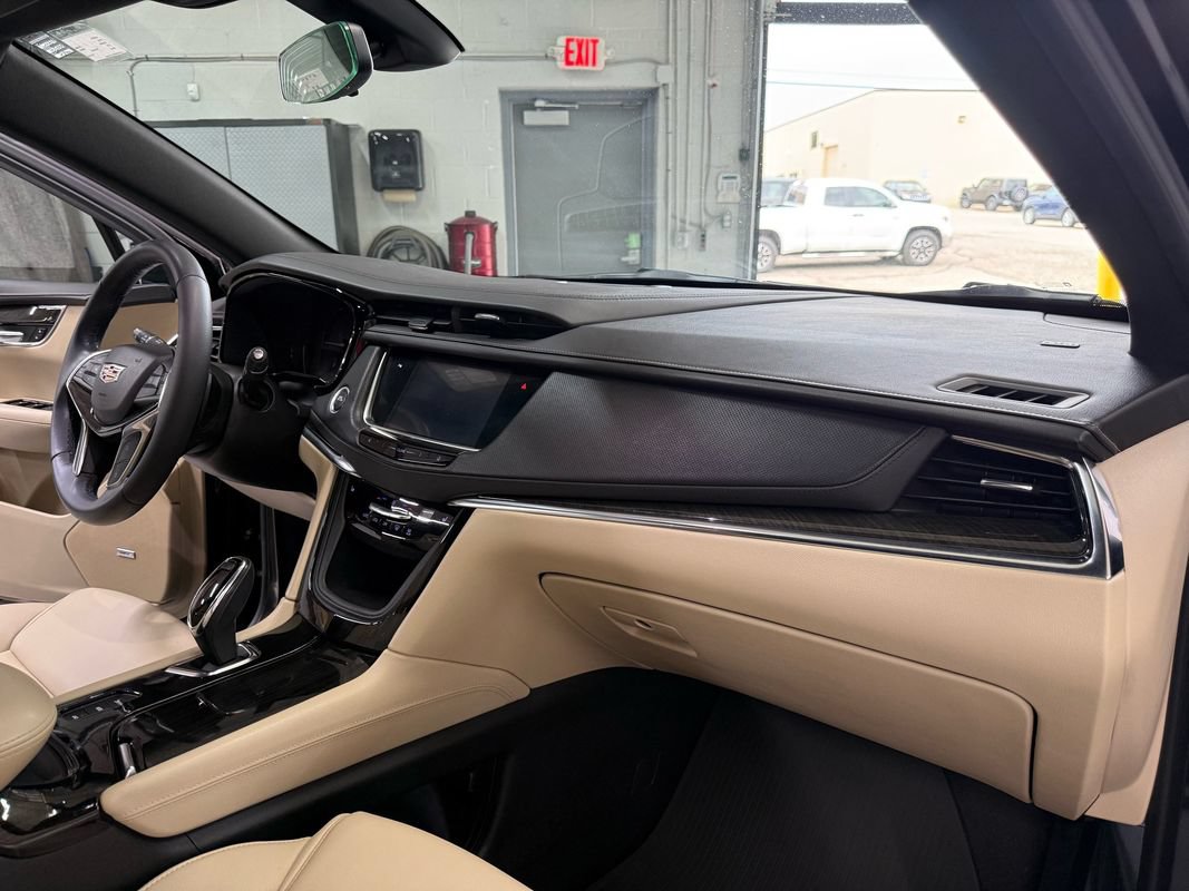Used 2018 Cadillac XT5 AWD image 16