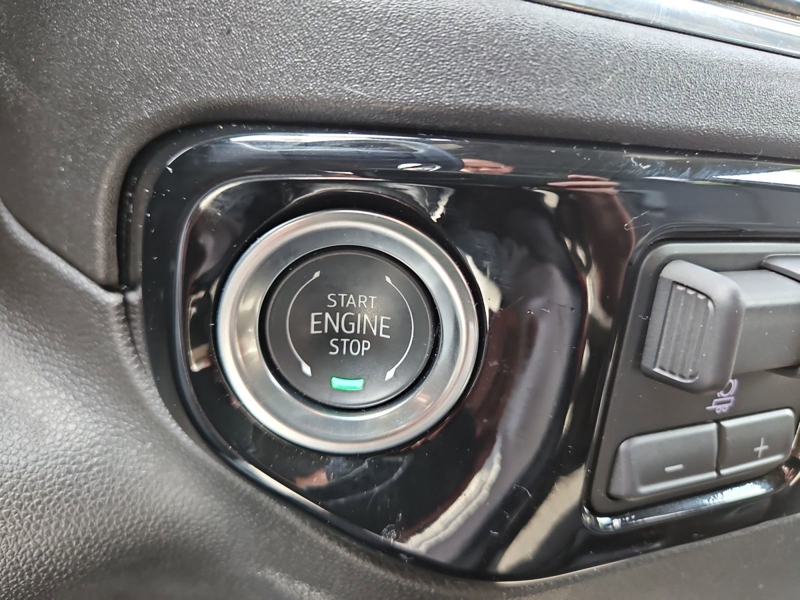 Used 2025 Chevrolet Silverado 1500 LT image 29