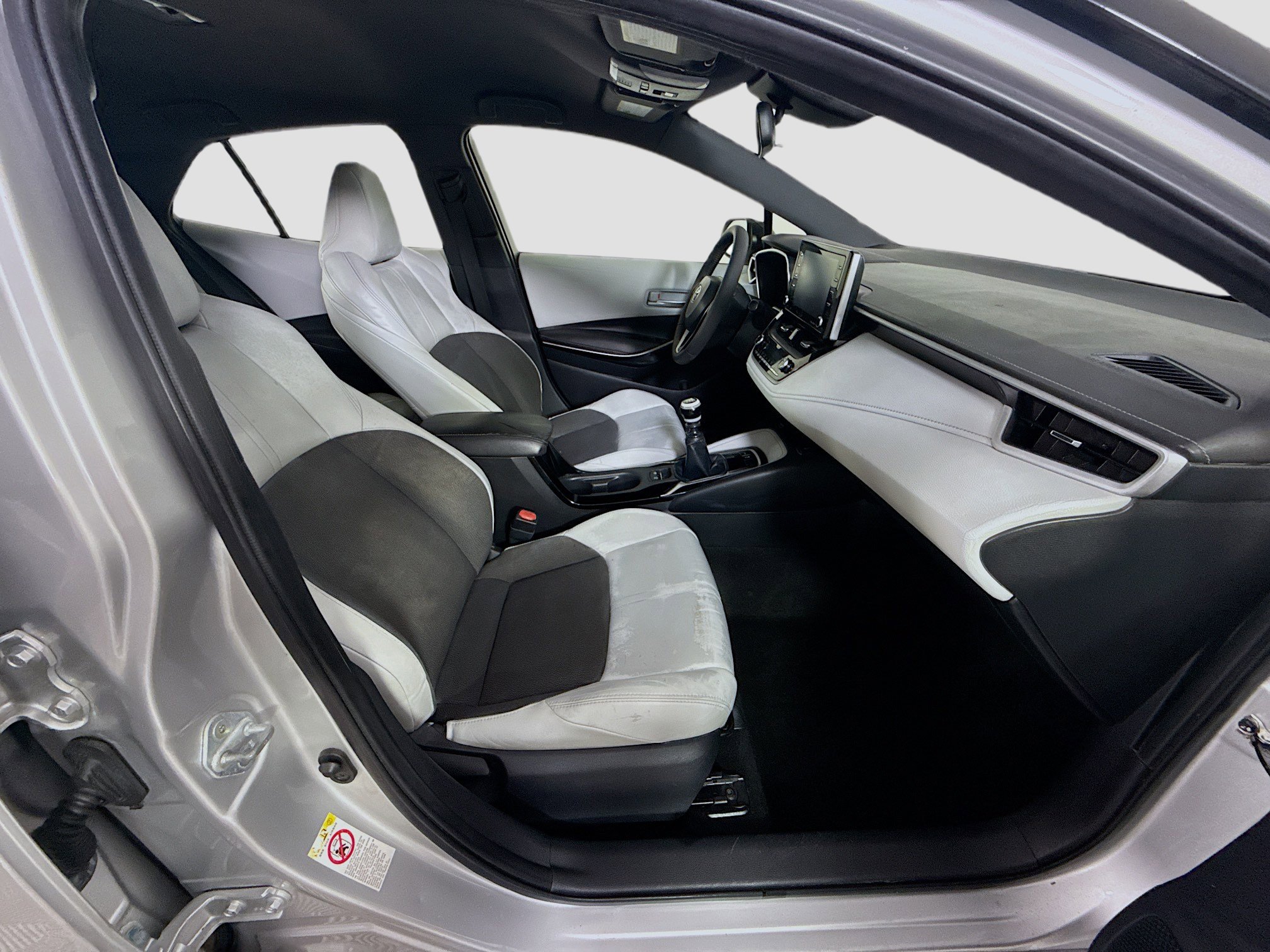 Used 2020 Toyota Corolla XSE image 29