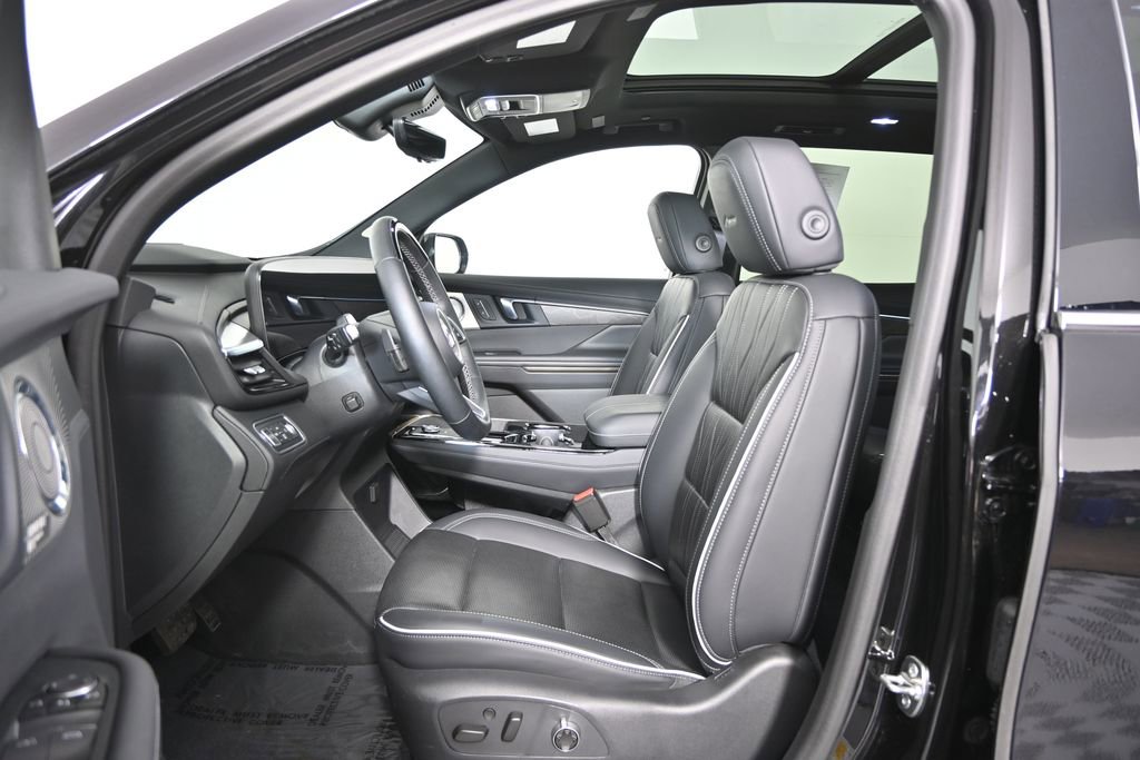 Used 2025 Buick Enclave Avenir image 22