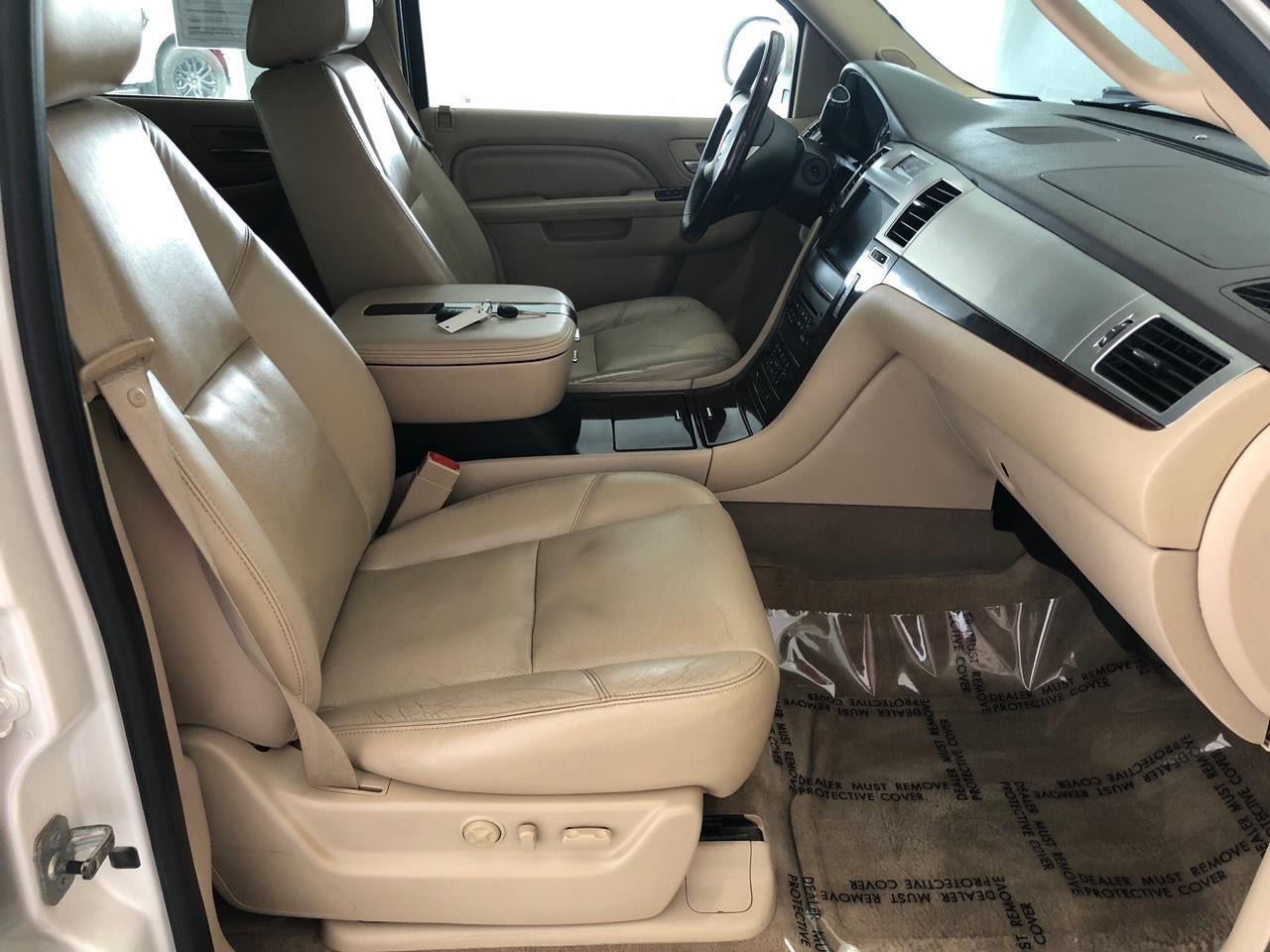 Used 2011 Cadillac Escalade Premium AWD/4WD image 12