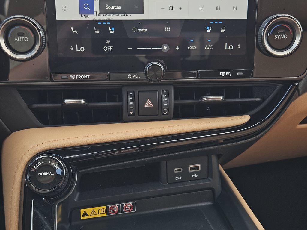 Used 2025 Lexus NX 250 FWD w/ Towing Package (2000 Lbs) image 18