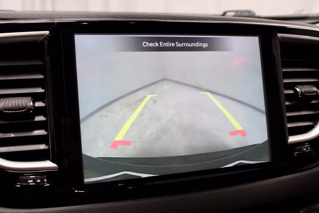 Used 2024 Chrysler Pacifica Touring-L FWD image 2
