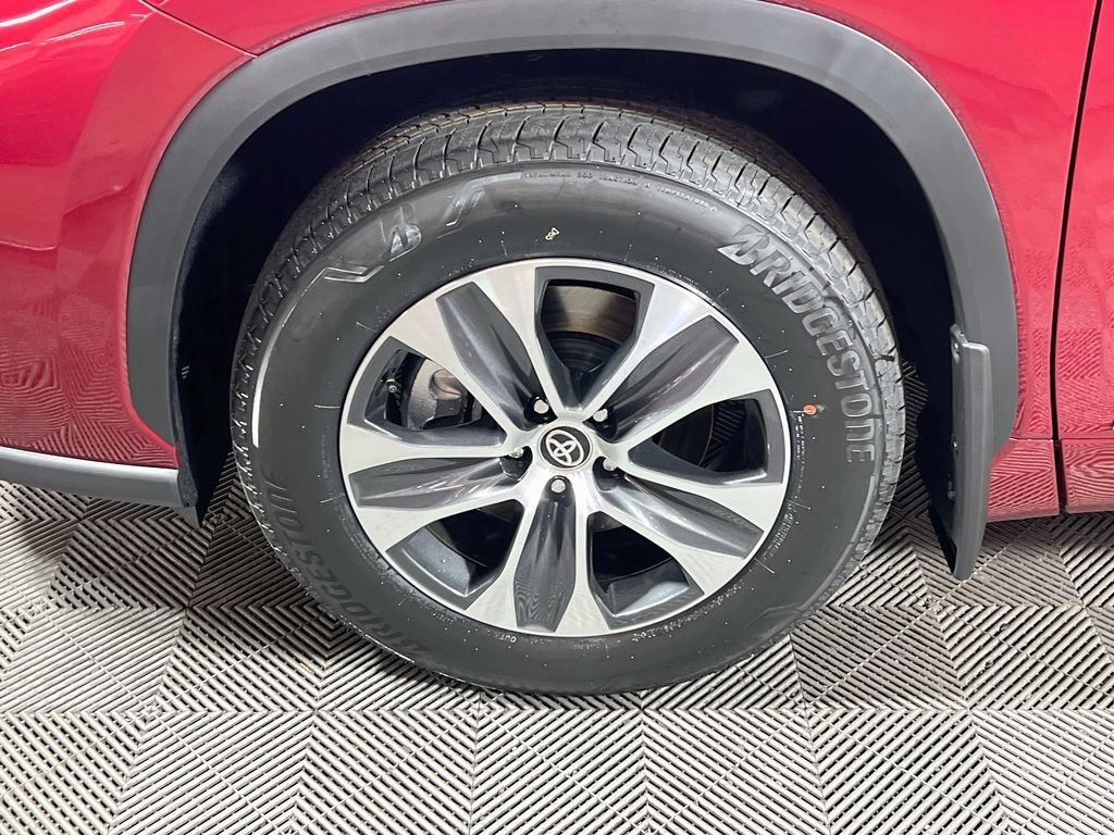 Certified 2026 Toyota Highlander XLE AWD/4WD image 24