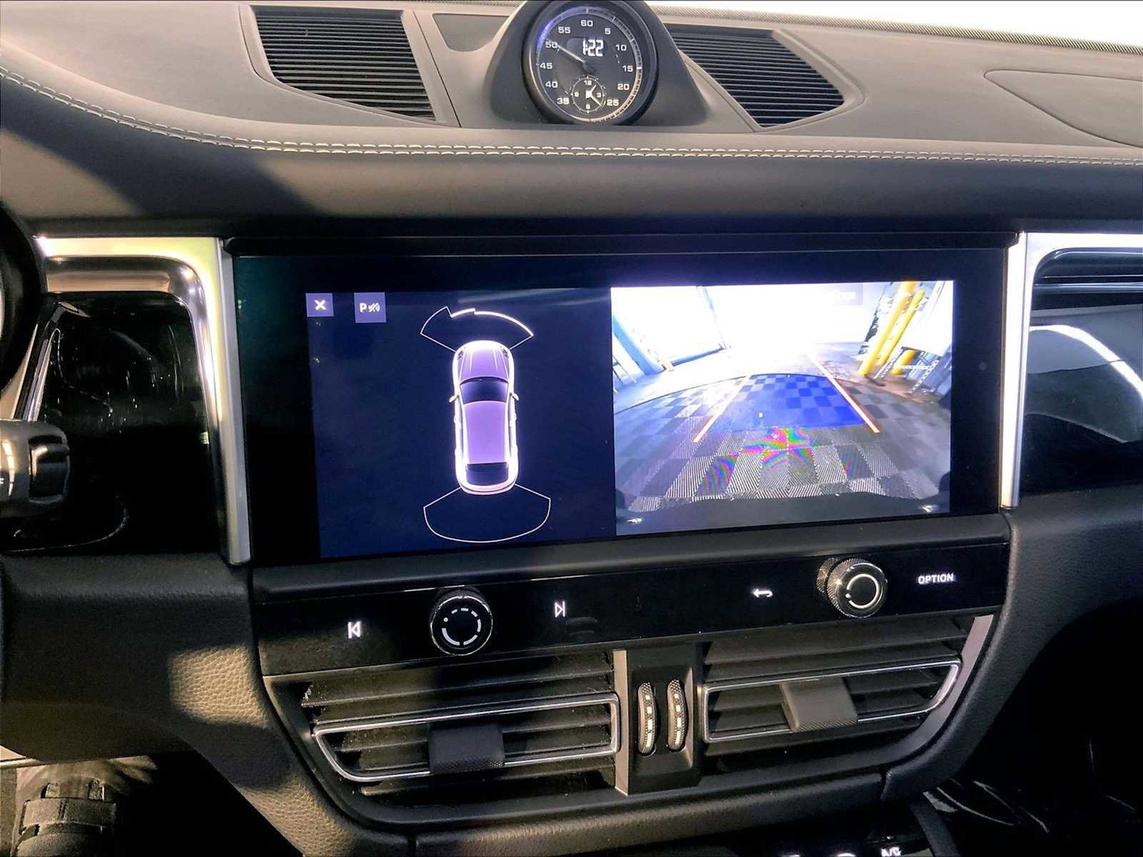 Certified 2023 Porsche Macan Turbo image 31