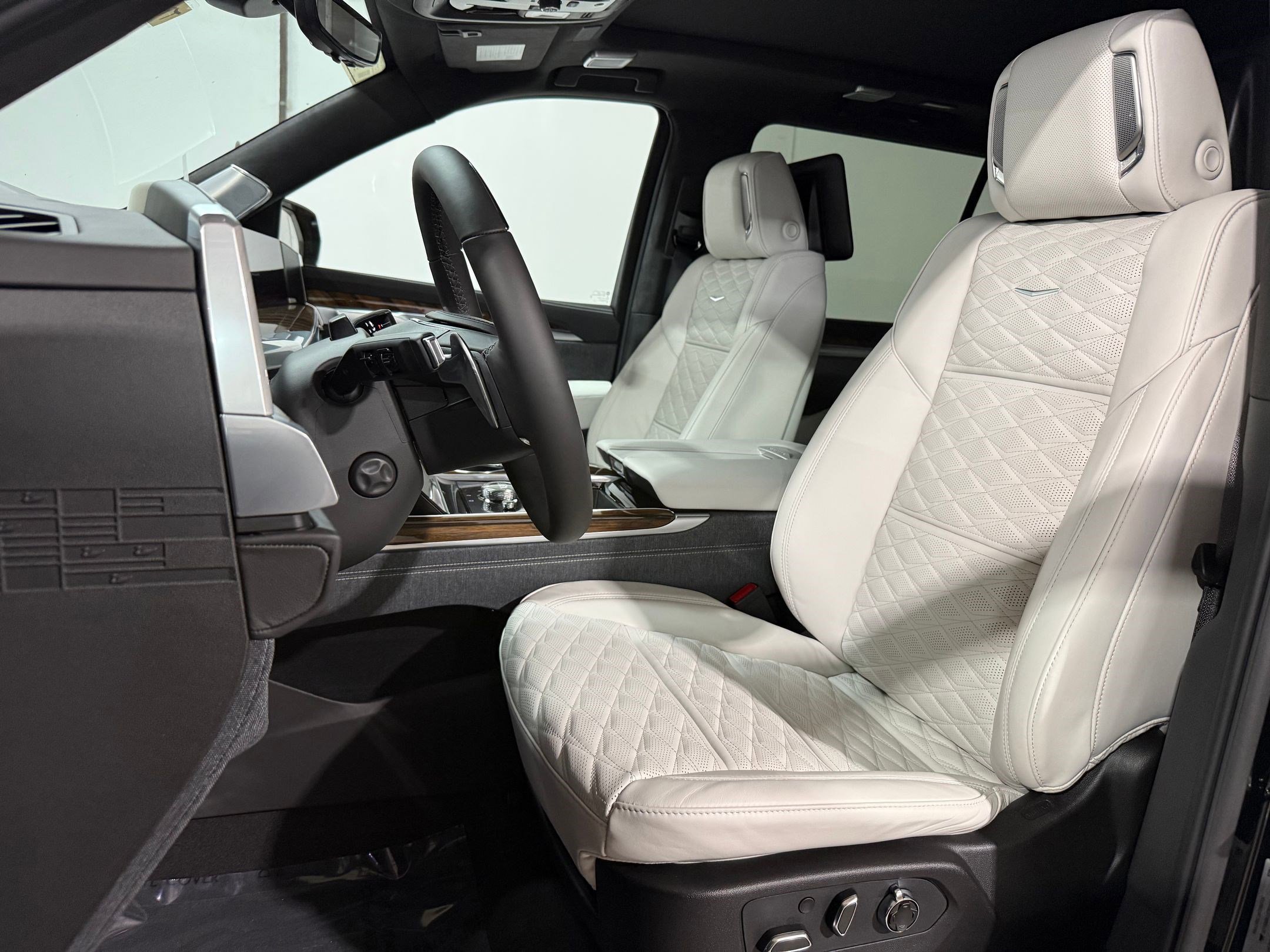 New 2026 Cadillac Escalade ESV Platinum Sport AWD/4WD image 4