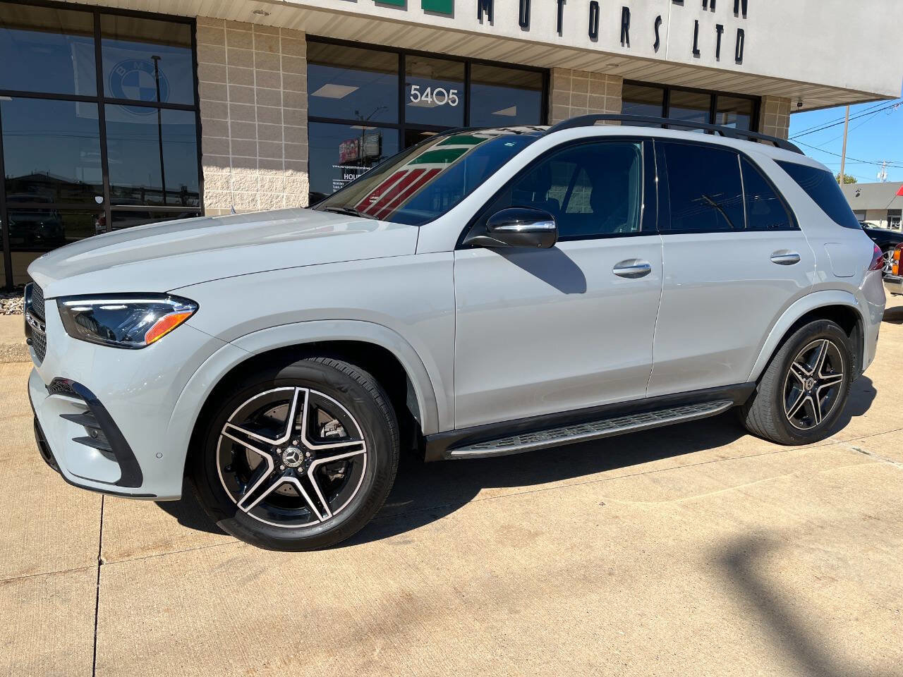 Used 2024 Mercedes-Benz GLE 450e 4MATIC image 2
