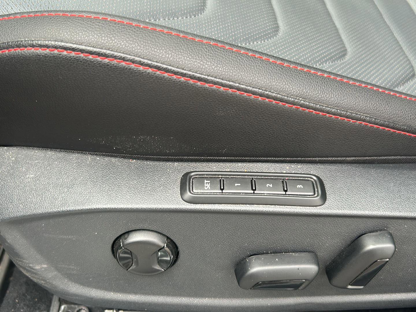 Used 2025 Volkswagen Jetta GLI Autobahn image 6