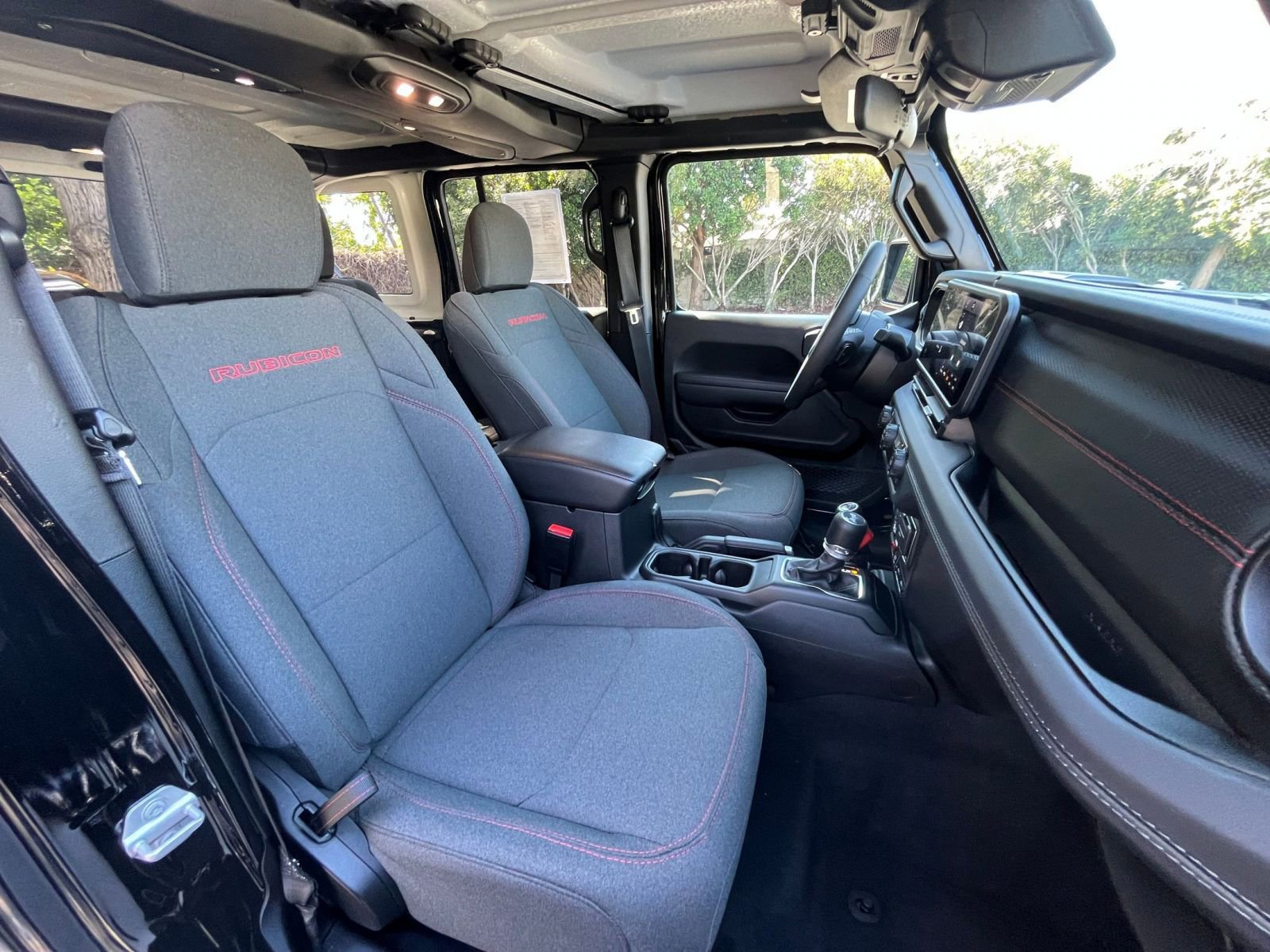 Used 2025 Jeep Wrangler Unlimited Rubicon image 35