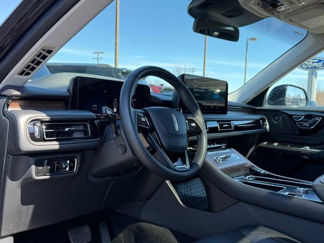 Used 2025 Lincoln Aviator Reserve w/ Illumination Package image 16