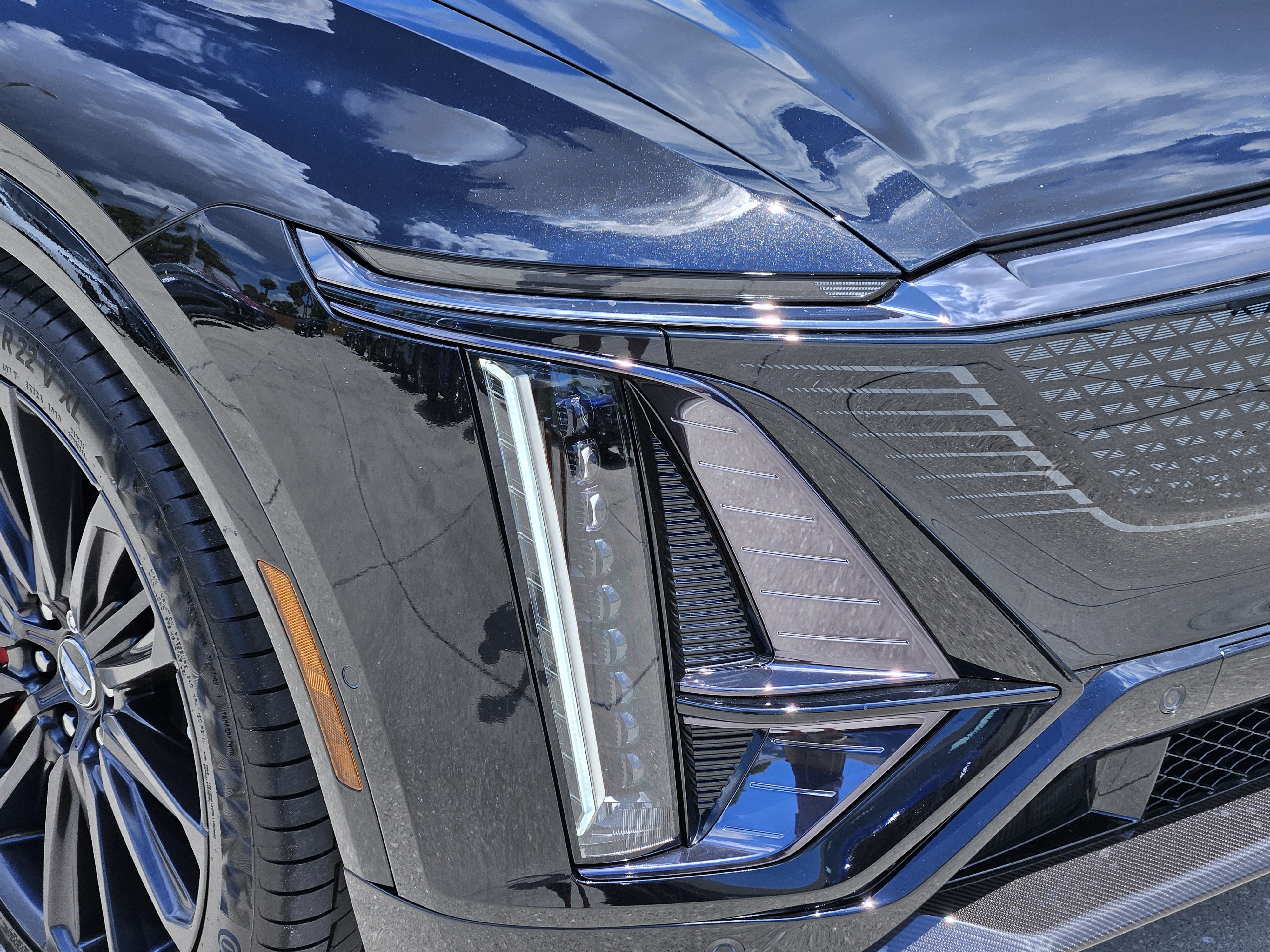 New 2026 Cadillac Lyriq V w/ Exterior Carbon Fiber Package AWD/4WD image 9