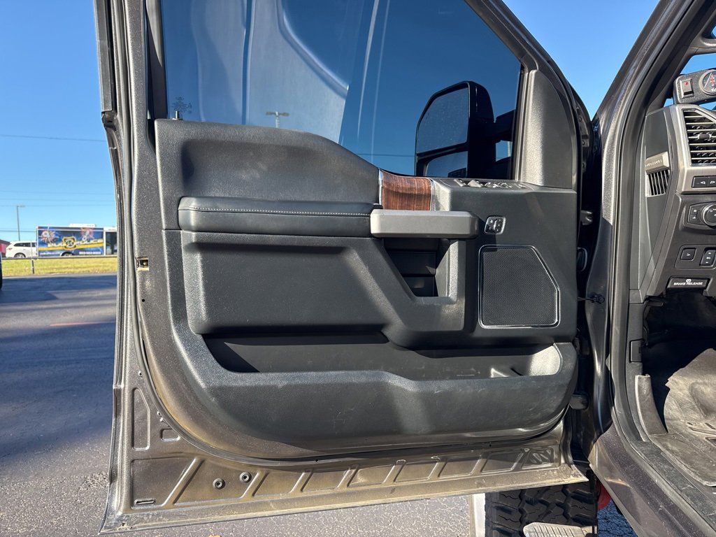 Used 2017 Ford F350 Platinum w/ Platinum Ultimate Package image 12