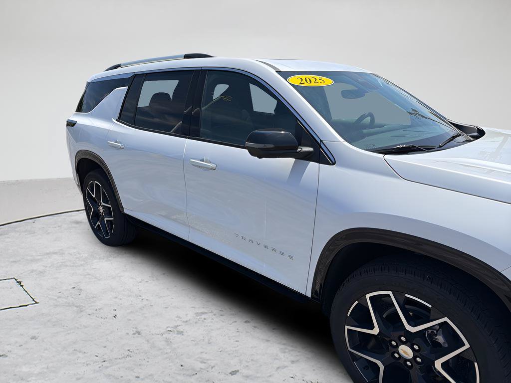 Used 2025 Chevrolet Traverse High Country FWD image 26