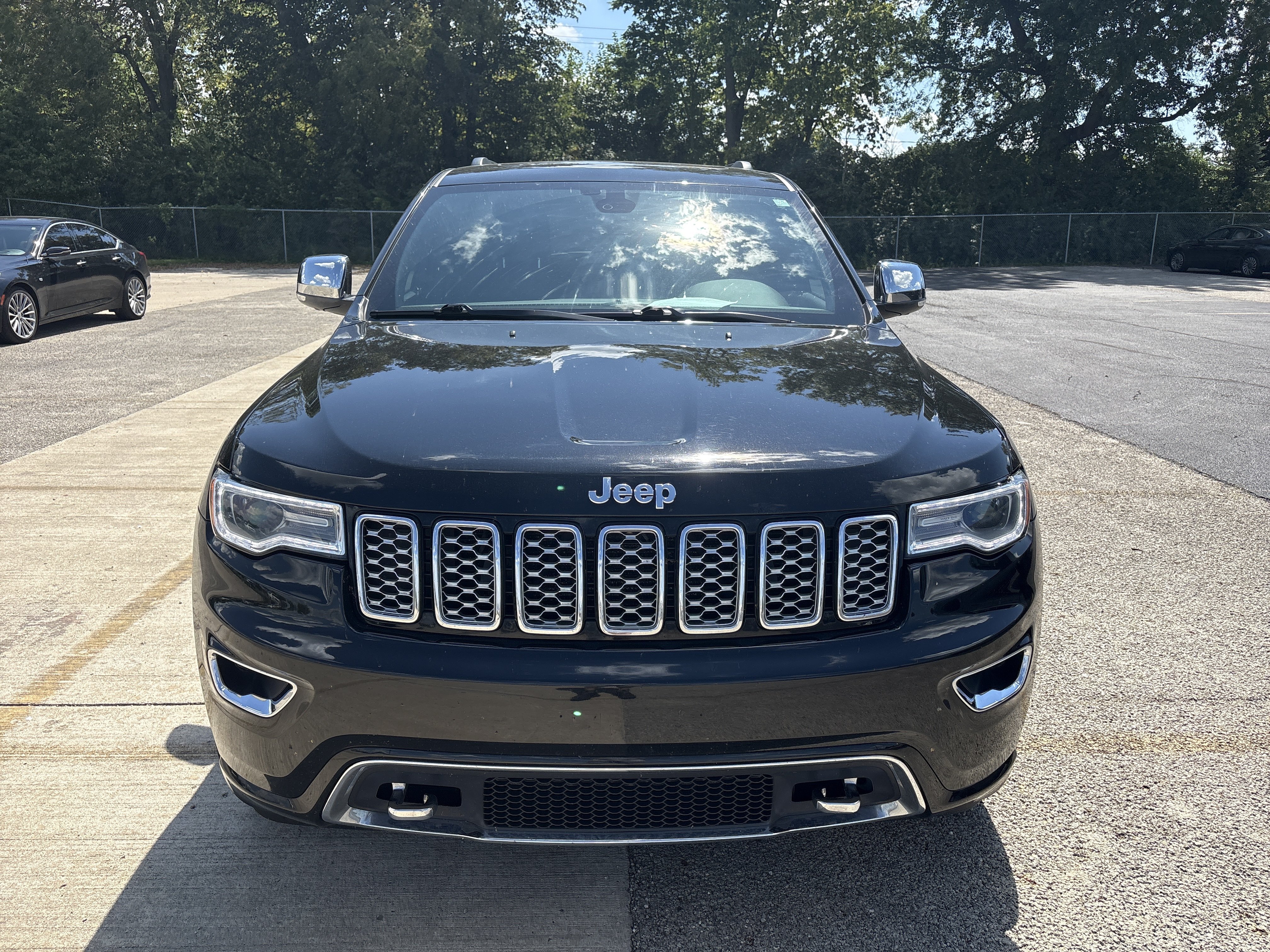 Used 2019 Jeep Grand Cherokee Overland AWD/4WD image 2