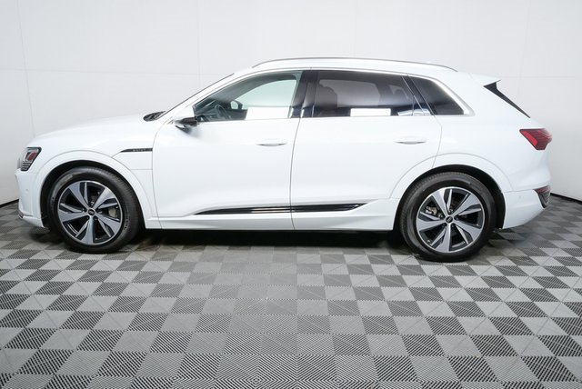 Used 2024 Audi Q8 e-tron Premium Plus image 26