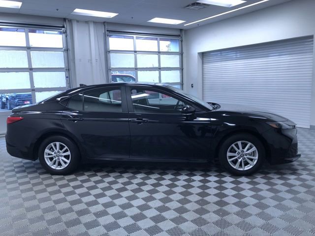 Used 2025 Toyota Camry LE image 35