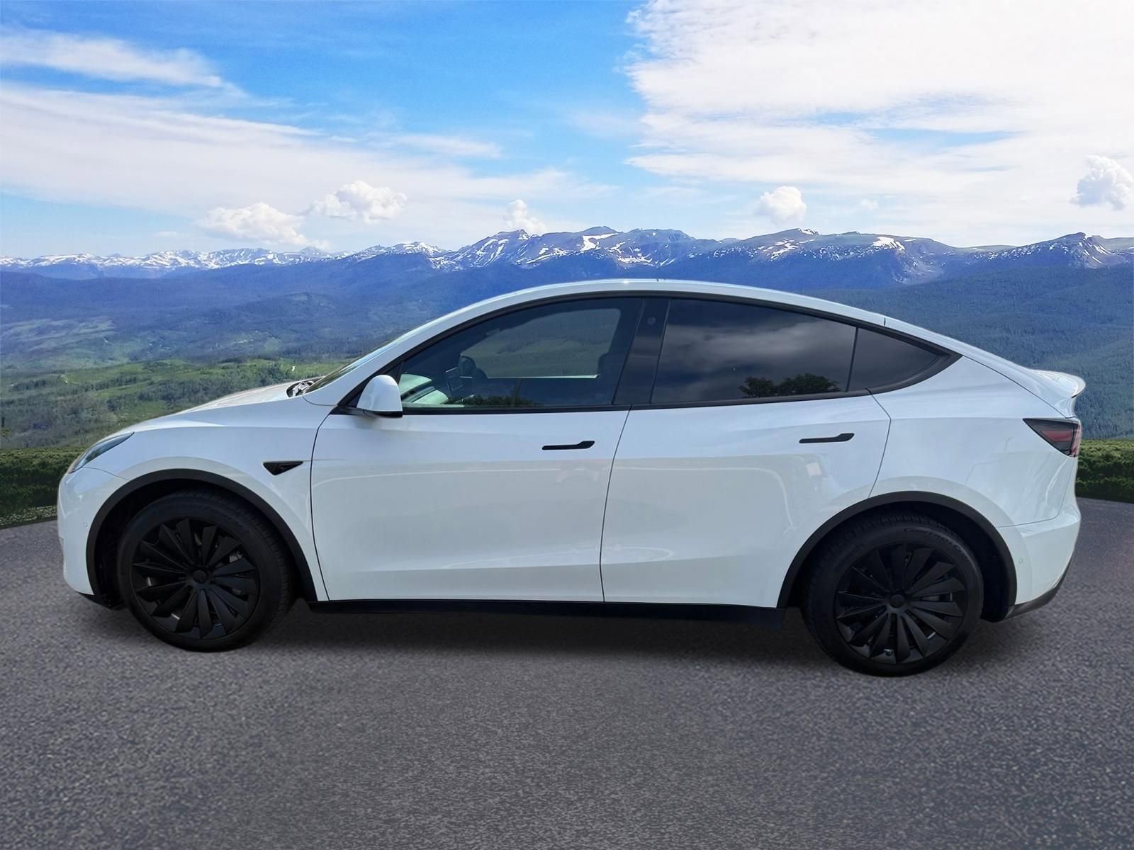 Used 2022 Tesla Model Y Long Range AWD/4WD image 2