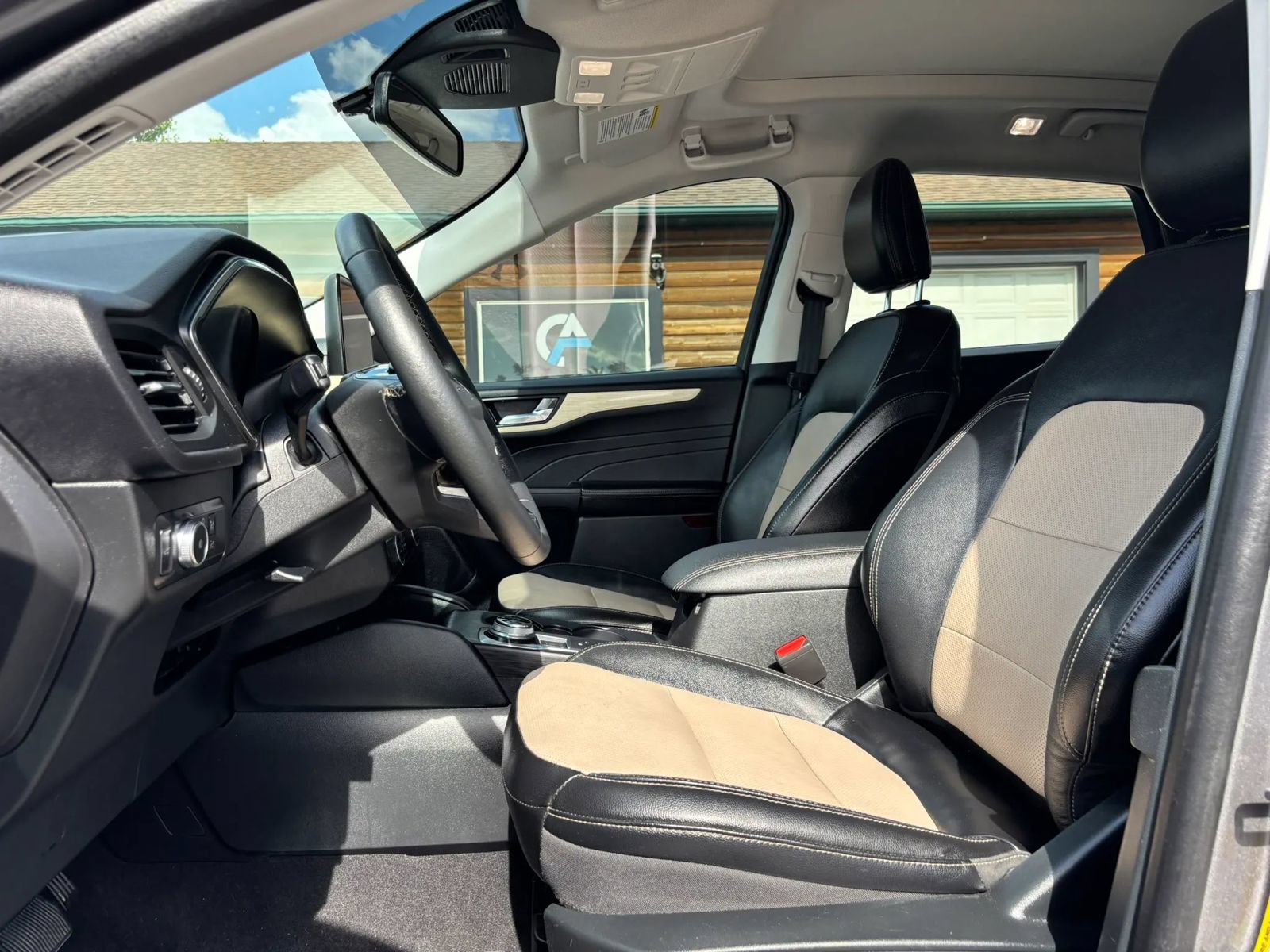 Used 2021 Ford Escape Titanium w/ Titanium Elite Package AWD/4WD image 10