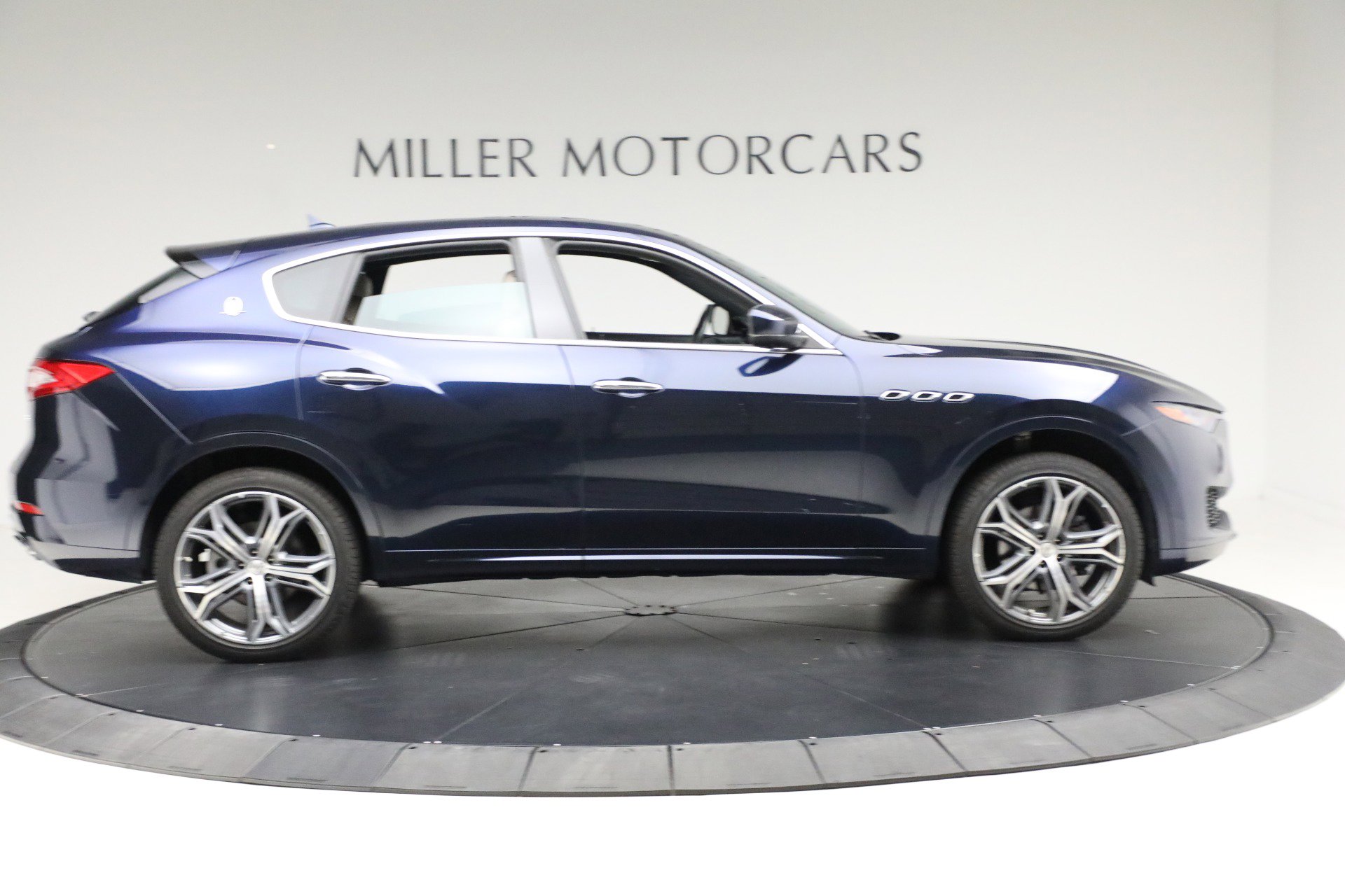 Used 2019 Maserati Levante image 7
