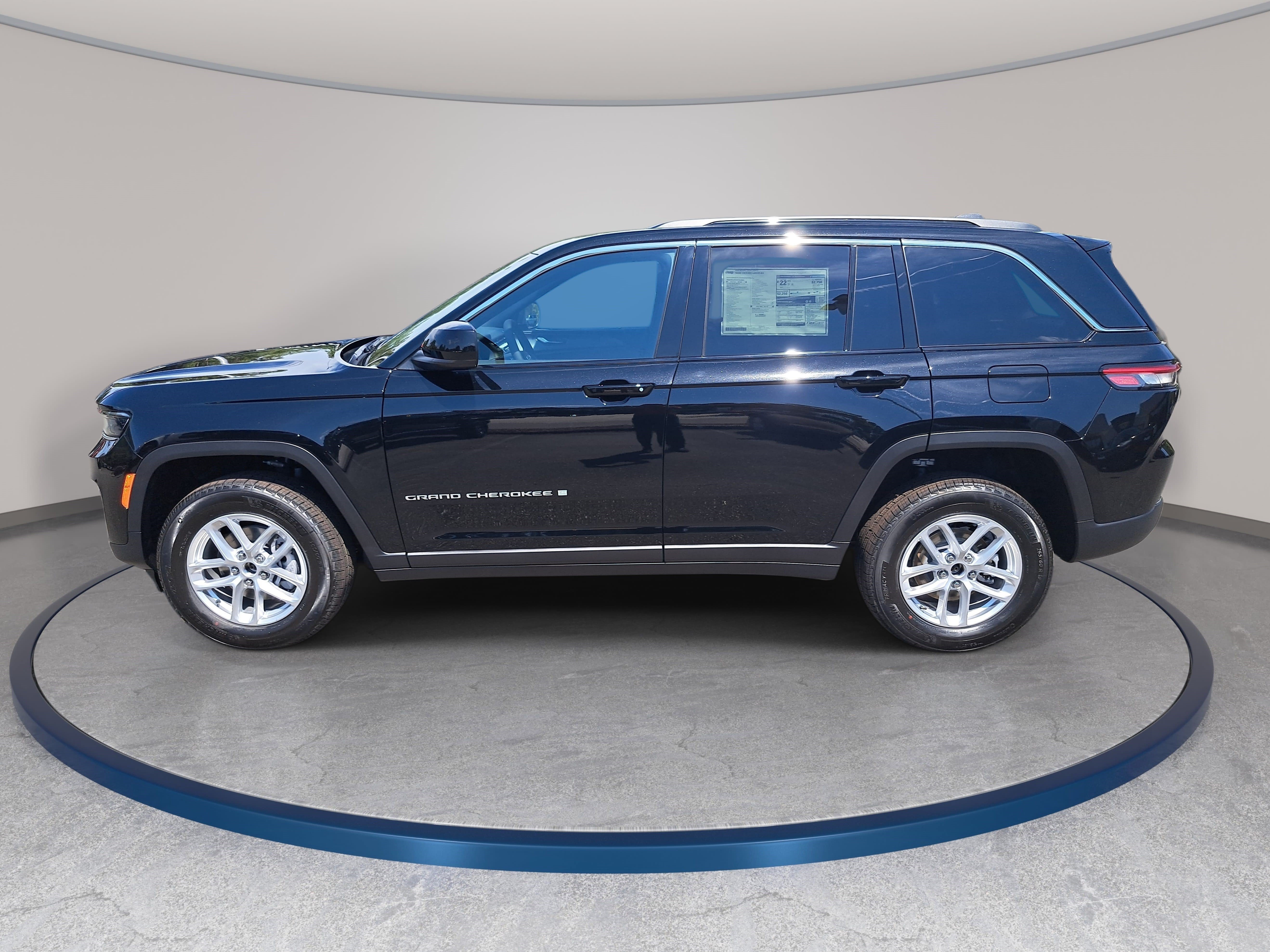 New 2026 Jeep Grand Cherokee Laredo AWD/4WD image 8
