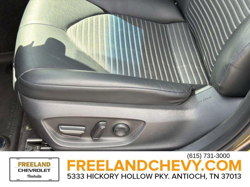 Used 2020 Toyota Camry SE image 25