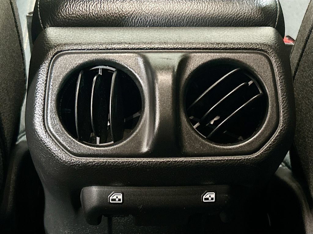 Used 2024 Jeep Wrangler Unlimited AWD/4WD image 21