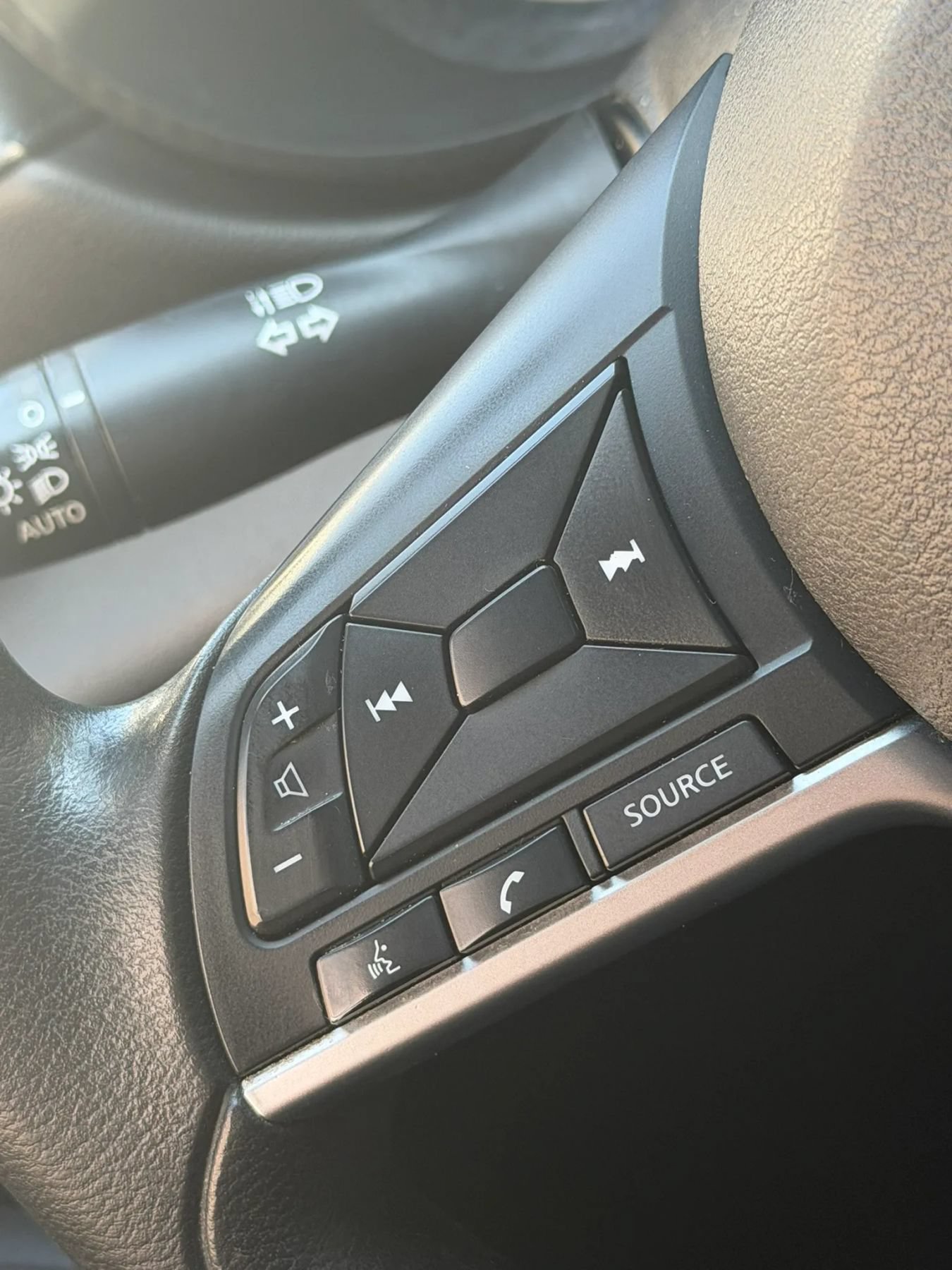 Used 2021 Nissan Versa S FWD image 17