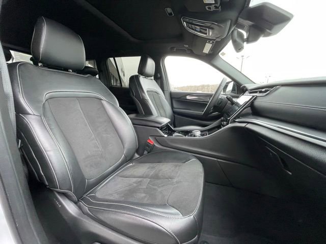 Used 2023 Jeep Grand Cherokee Altitude image 31