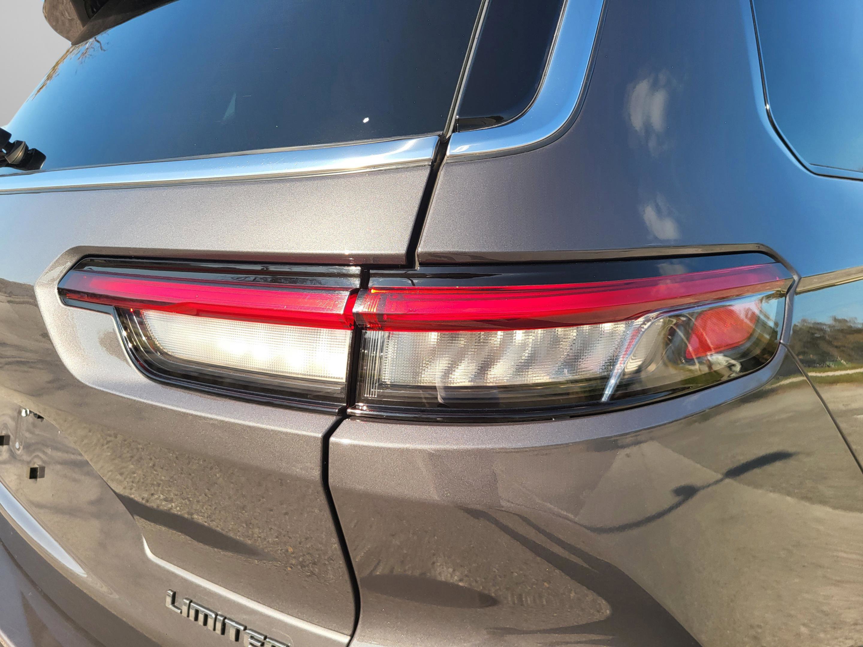 Used 2022 Jeep Grand Cherokee L Limited image 18