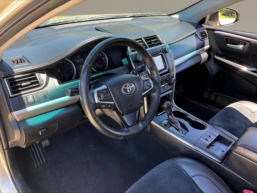Used 2015 Toyota Camry XSE FWD image 16