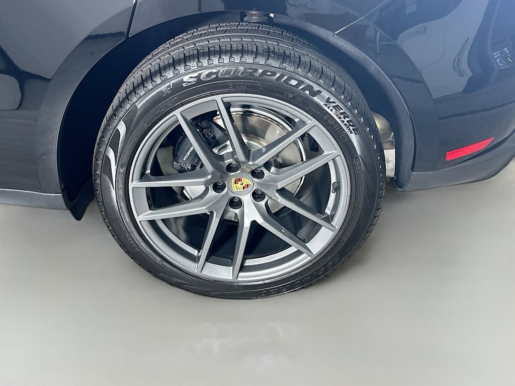 New 2026 Porsche Macan Turbo AWD/4WD image 32