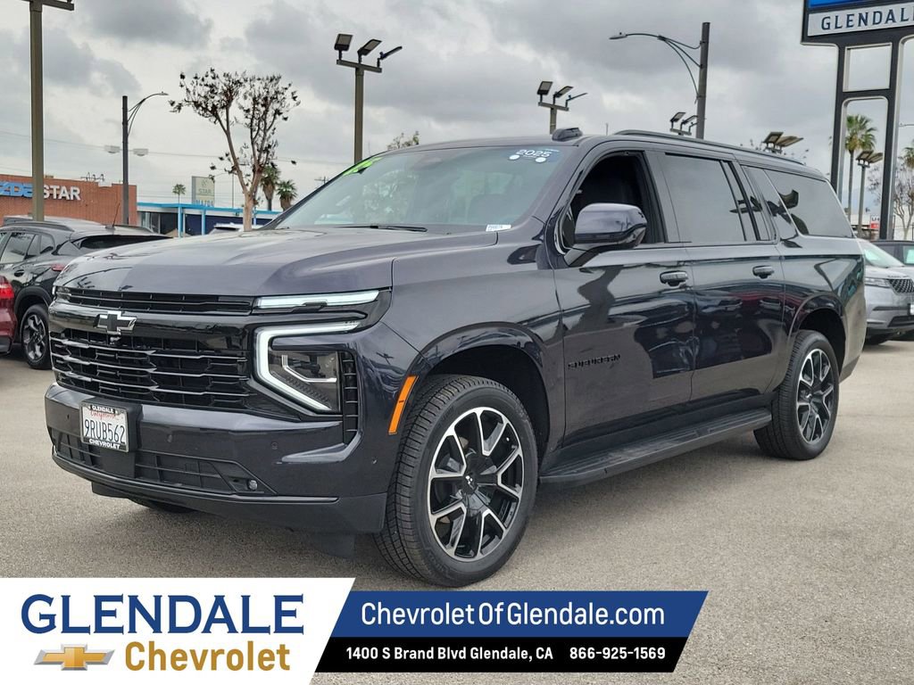 Certified 2025 Chevrolet Suburban RST image 16
